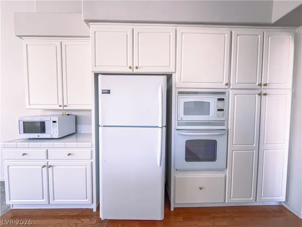 $2,360 | 8043 Shadowvale Drive, Las Vegas, NV 89147