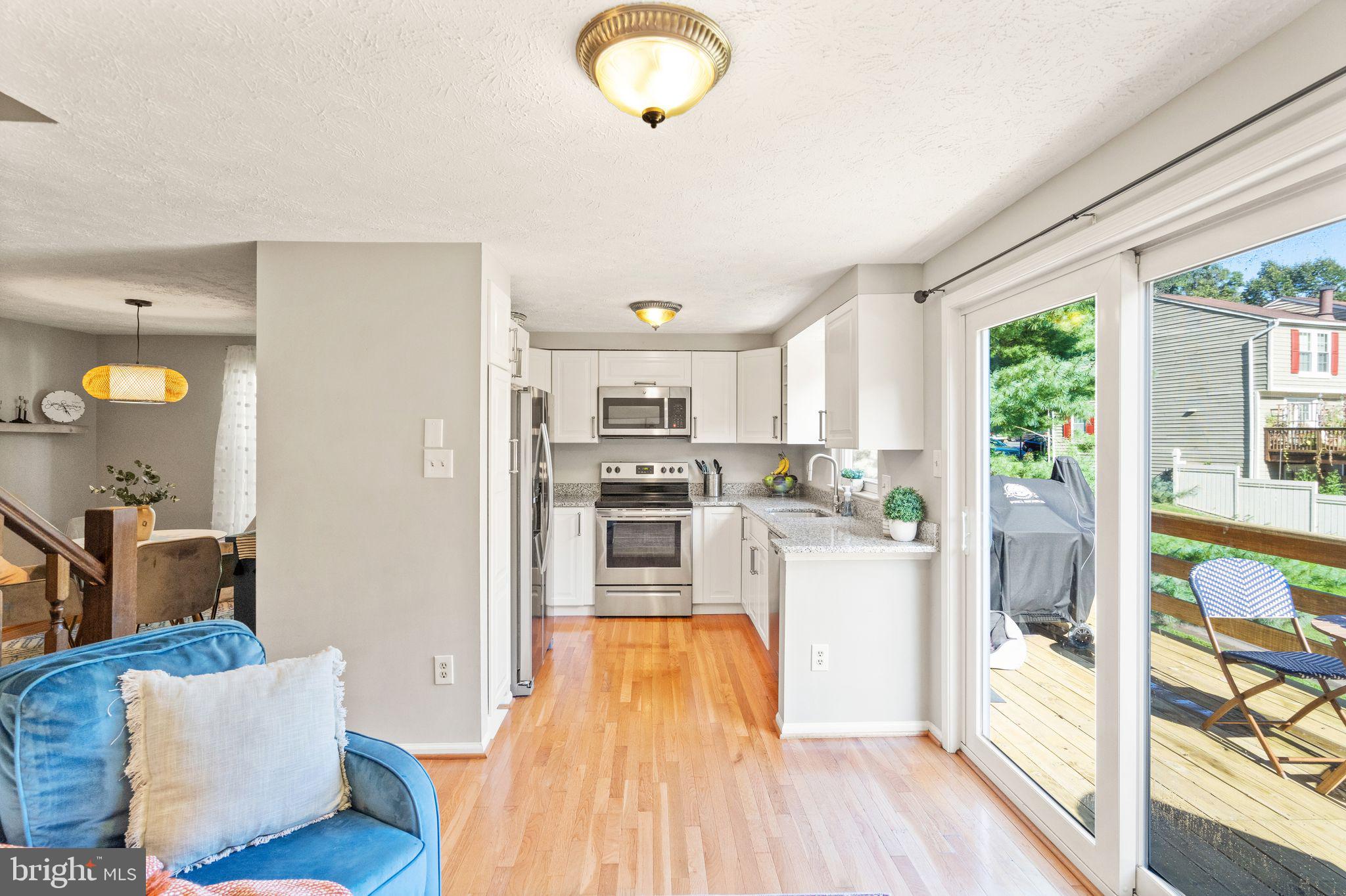 11042 Granby Court Reston, VA 20191 - Photo 10 of 27 Full of Natural Light
