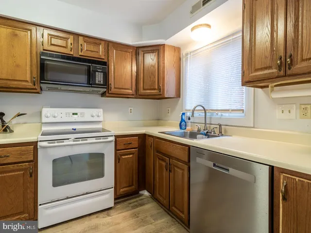 $1,950 | 28 Henlopen Gardens, Unit 28, Lewes, DE 19958