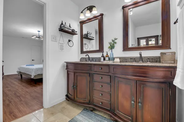 a en suite bathroom with a sink and a mirror