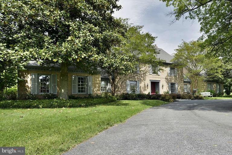 9311 River Road Potomac, MD 20854 - Photo 1 of 29 Exterior (Front)