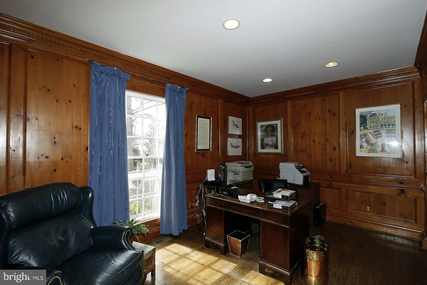 9311 River Road Potomac, MD 20854 - Photo 12 of 29 Mail Level Home Office