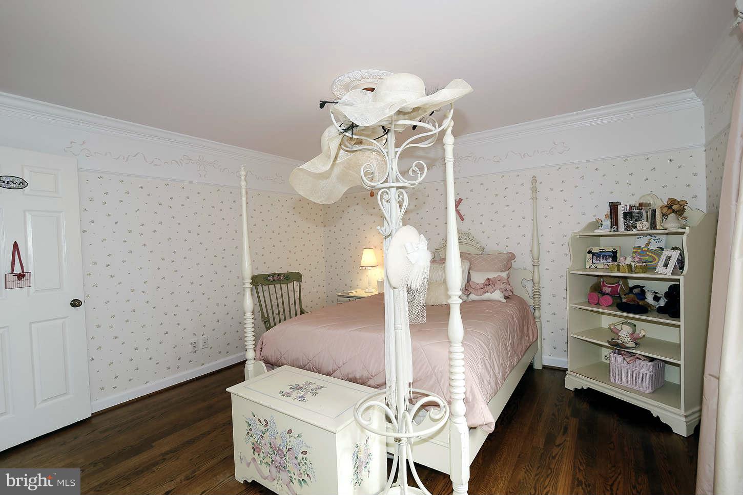 9311 River Road Potomac, MD 20854 - Photo 18 of 29 2nd Floor Bedroom with ensuite bath