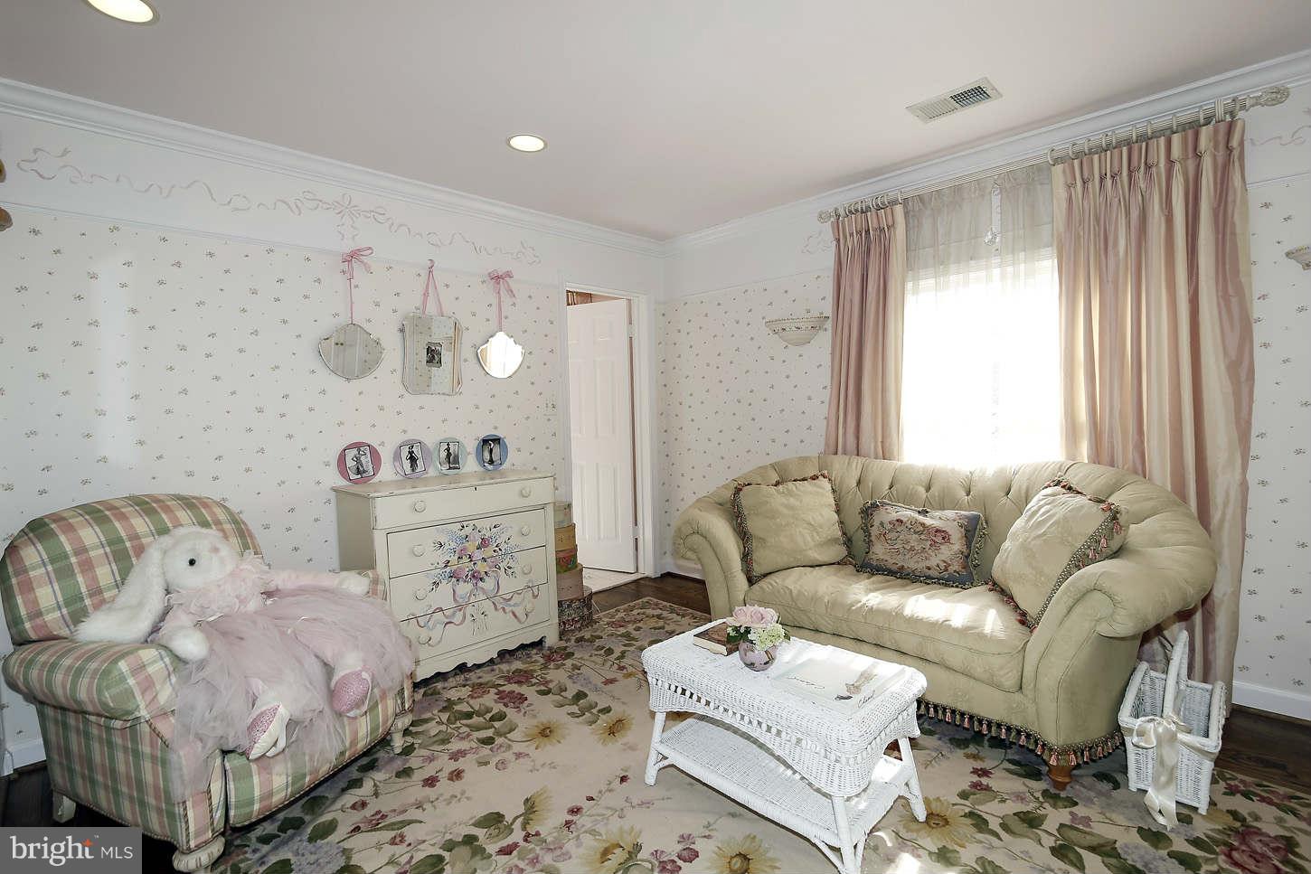 9311 River Road Potomac, MD 20854 - Photo 20 of 29 3rd upstairs Bedroom configured as lounge/study