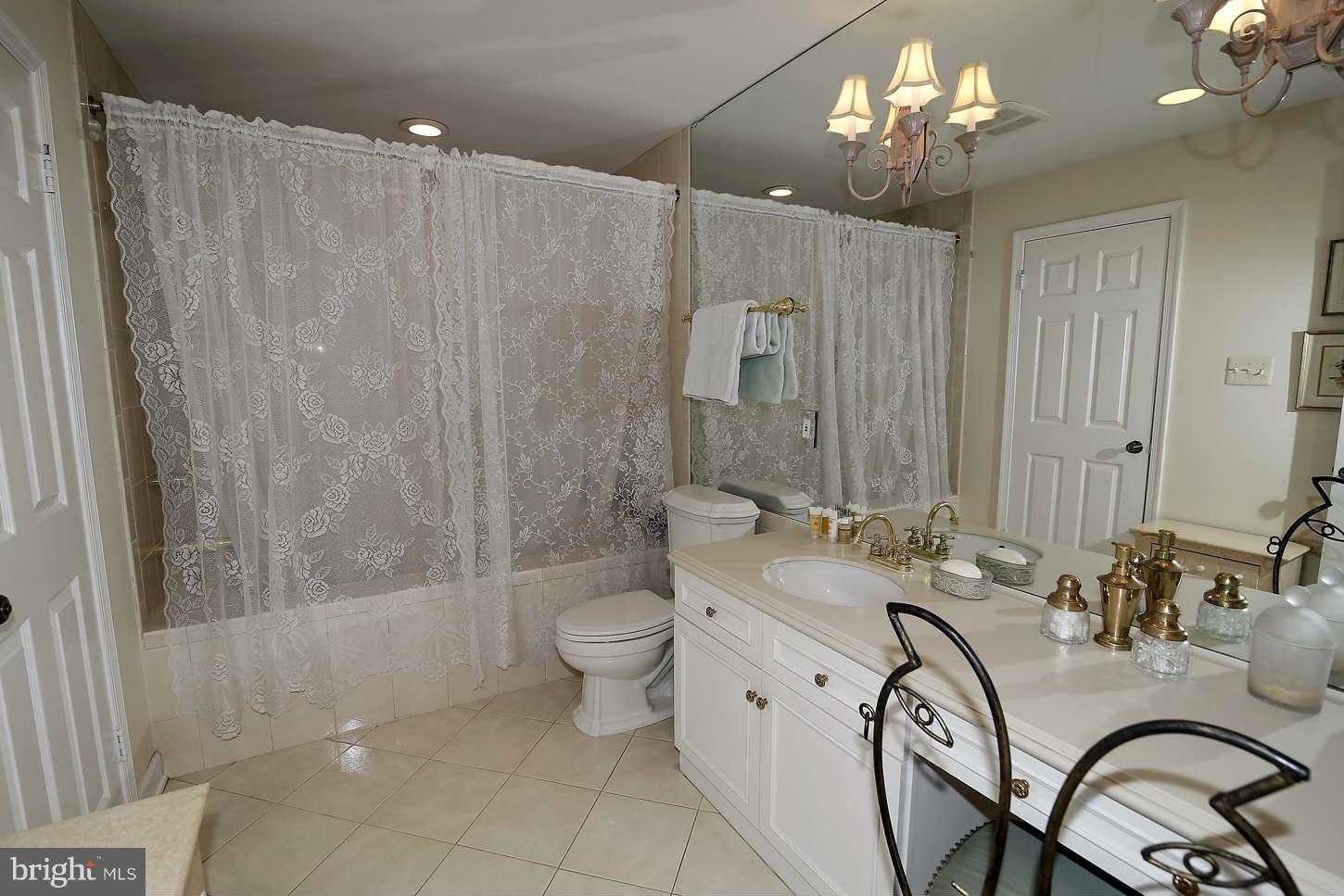 9311 River Road Potomac, MD 20854 - Photo 25 of 29 Guest Bath