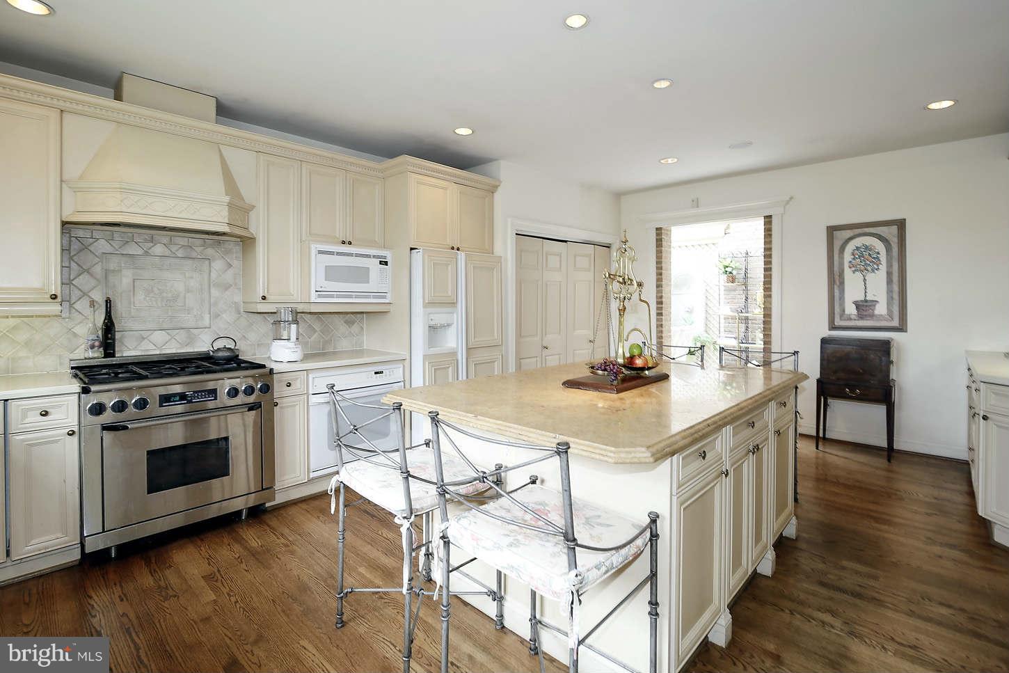 9311 River Road Potomac, MD 20854 - Photo 27 of 29 Kitchen with center Island