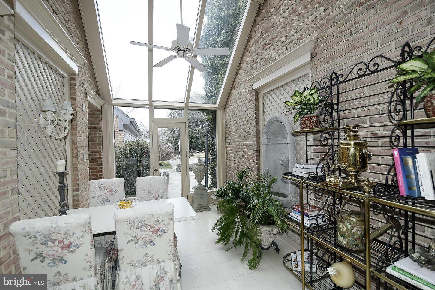 9311 River Road Potomac, MD 20854 - Photo 10 of 29 Sun Room - Breakfast area