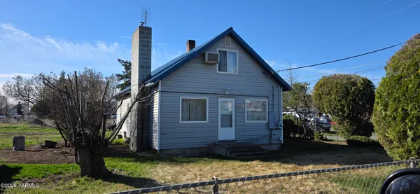 $300,000 | 1412 West Nob Hill Boulevard, Yakima, WA 98901