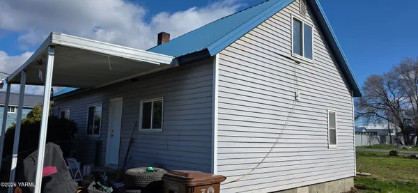 $310,000 | 1412 West Nob Hill Boulevard, Yakima, WA 98901