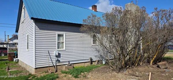 $310,000 | 1412 West Nob Hill Boulevard, Yakima, WA 98901