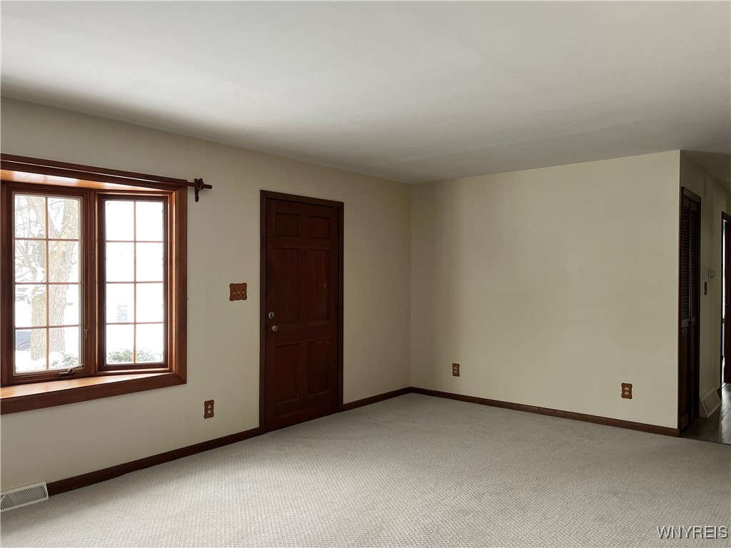 156 Frederick Road Tonawanda, NY 14150 - Photo 11 of 34