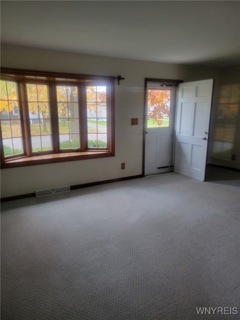 156 Frederick Road Tonawanda, NY 14150 - Photo 12 of 34