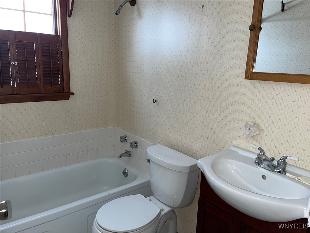 156 Frederick Road Tonawanda, NY 14150 - Photo 16 of 34