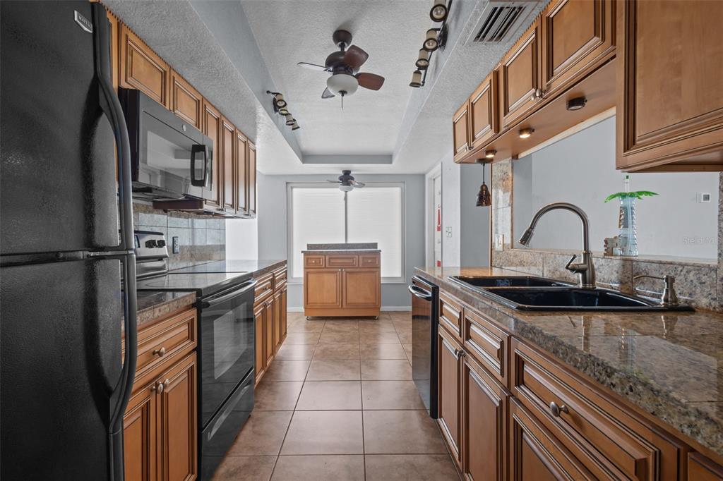 2075 North Keene Road Clearwater, FL 33755 - Photo 6 of 39 Gallery Image 6