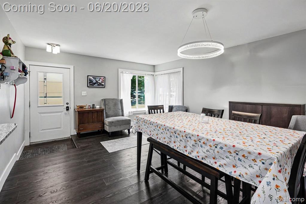 30831 Ridgefield Avenue Warren, MI 48088 - Photo 3 of 17