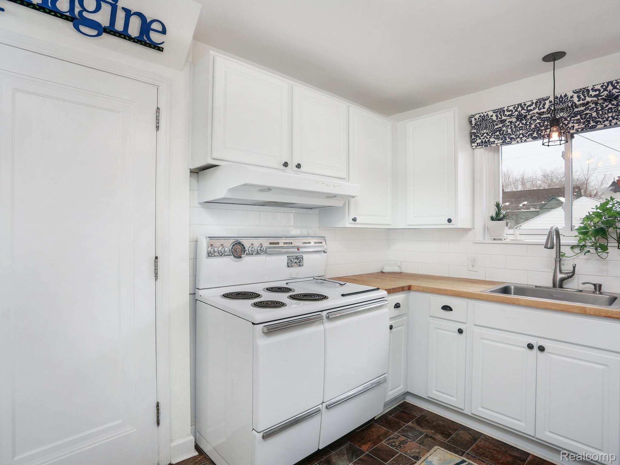 741 Lincoln Road Grosse Pointe, MI 48230 - Photo 9 of 23 741 Lincoln Rd Grosse Pointe-007-007-741 Lincoln Road Grosse-MLS_Size.jpg