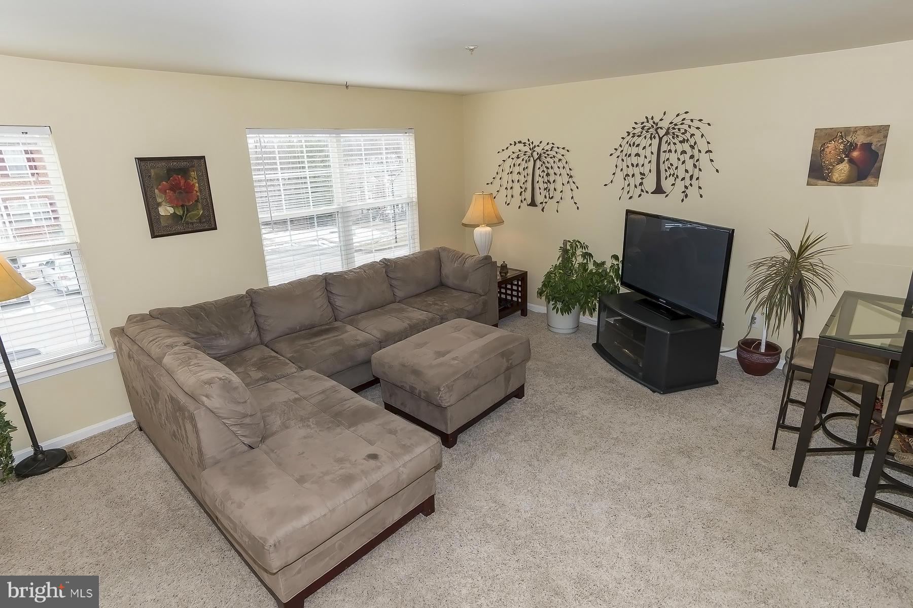8746 Jarwood Road Baltimore, MD 21237 - Photo 9 of 29 Living Room
