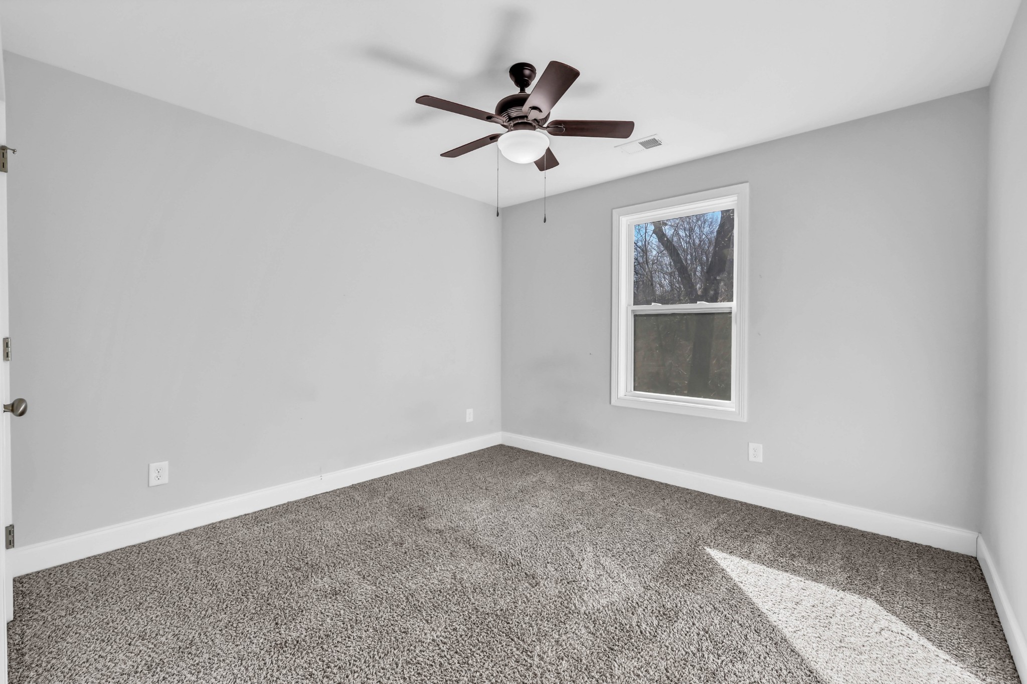 2320 Bearden Road Clarksville, TN 37043 - Photo 29 of 44 a view of cabinets and window