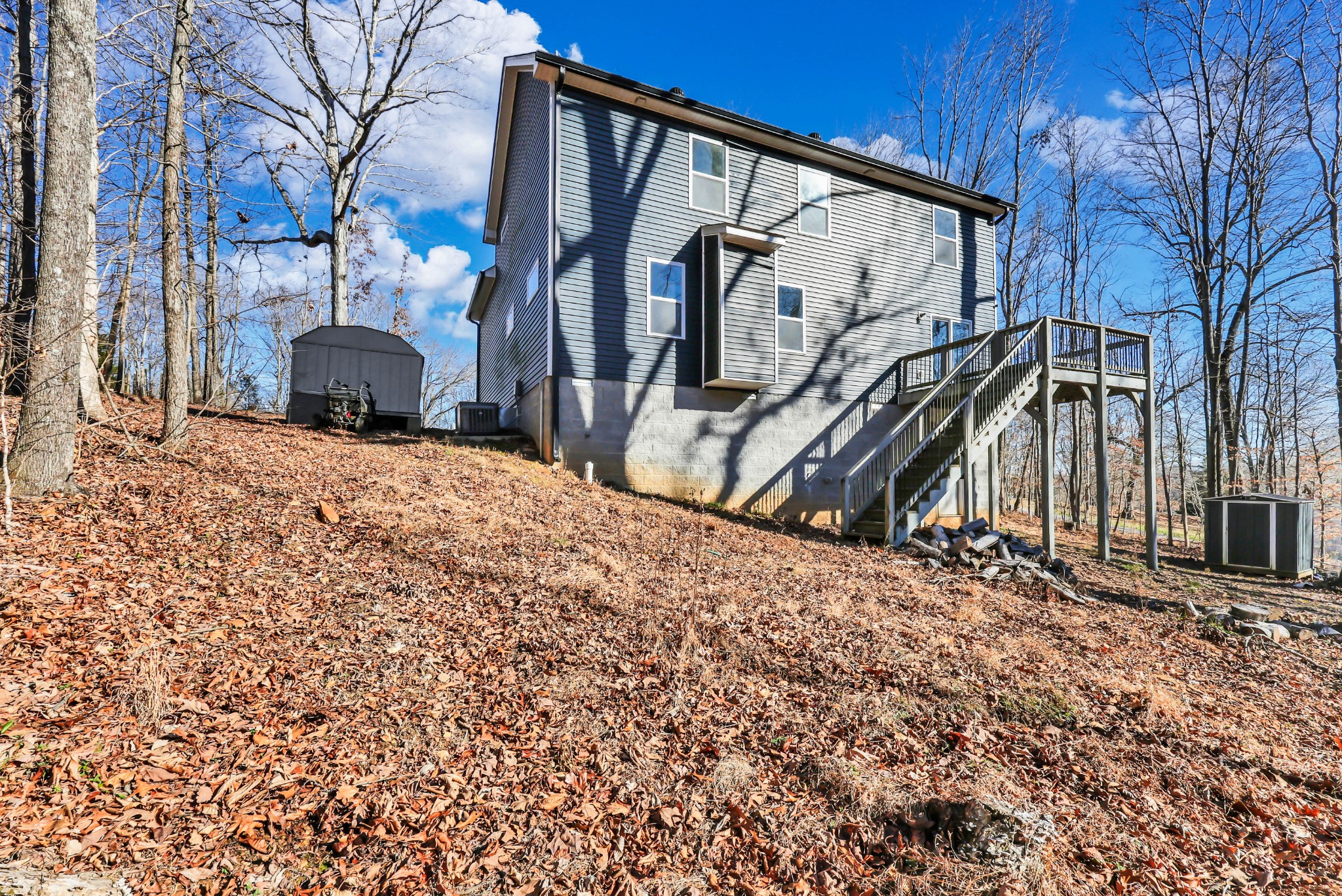 2320 Bearden Road Clarksville, TN 37043 - Photo 38 of 44 a blue sign that is on the side of the road