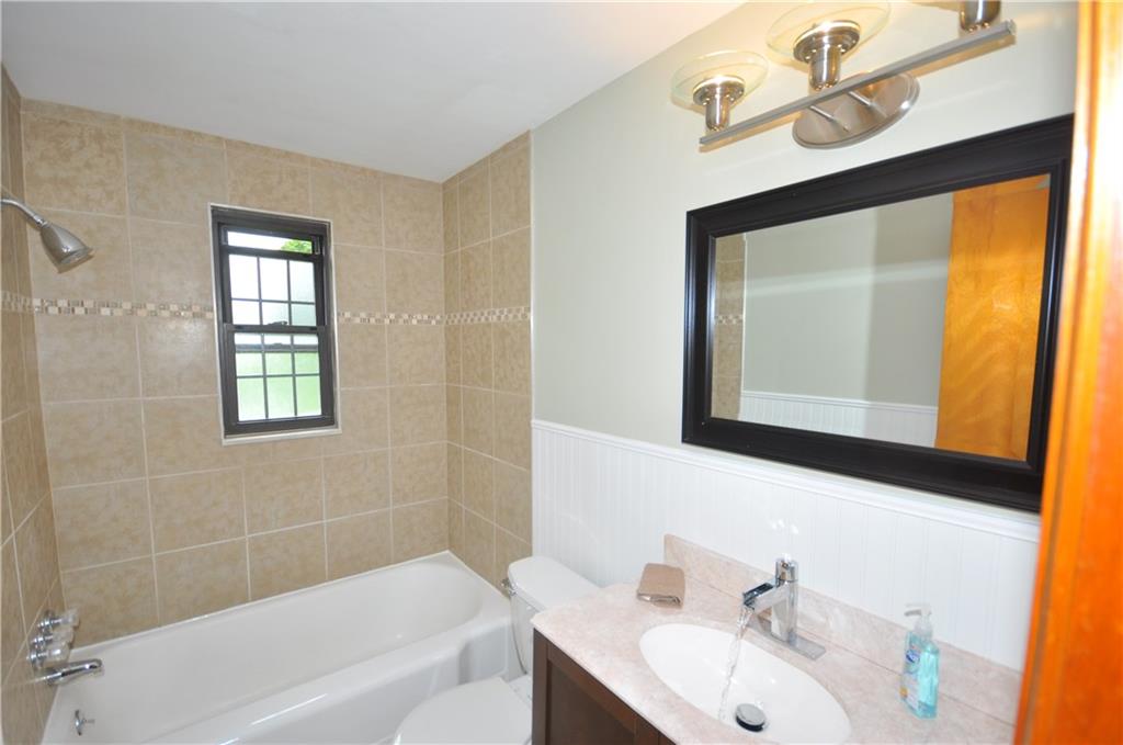 4301 Reece Drive Pittsburgh, PA 15227 - Photo 14 of 21 Full Bath