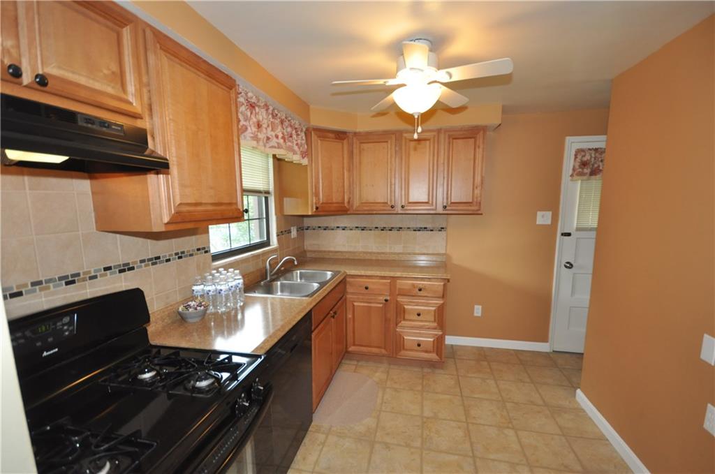 4301 Reece Drive Pittsburgh, PA 15227 - Photo 8 of 21 Kitchen