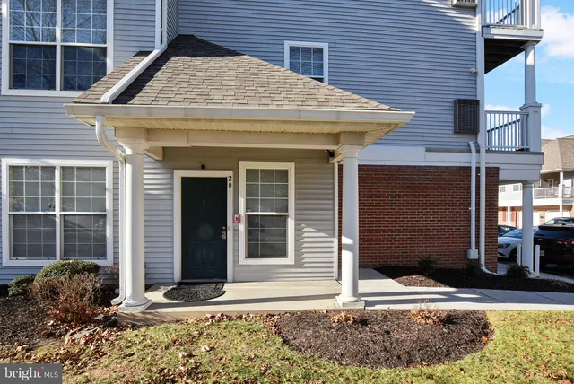 $2,075 | 5003 Hollington Drive, Unit 201, Owings Mills, MD 21117
