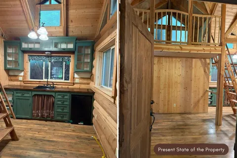 a view of an entryway of the house