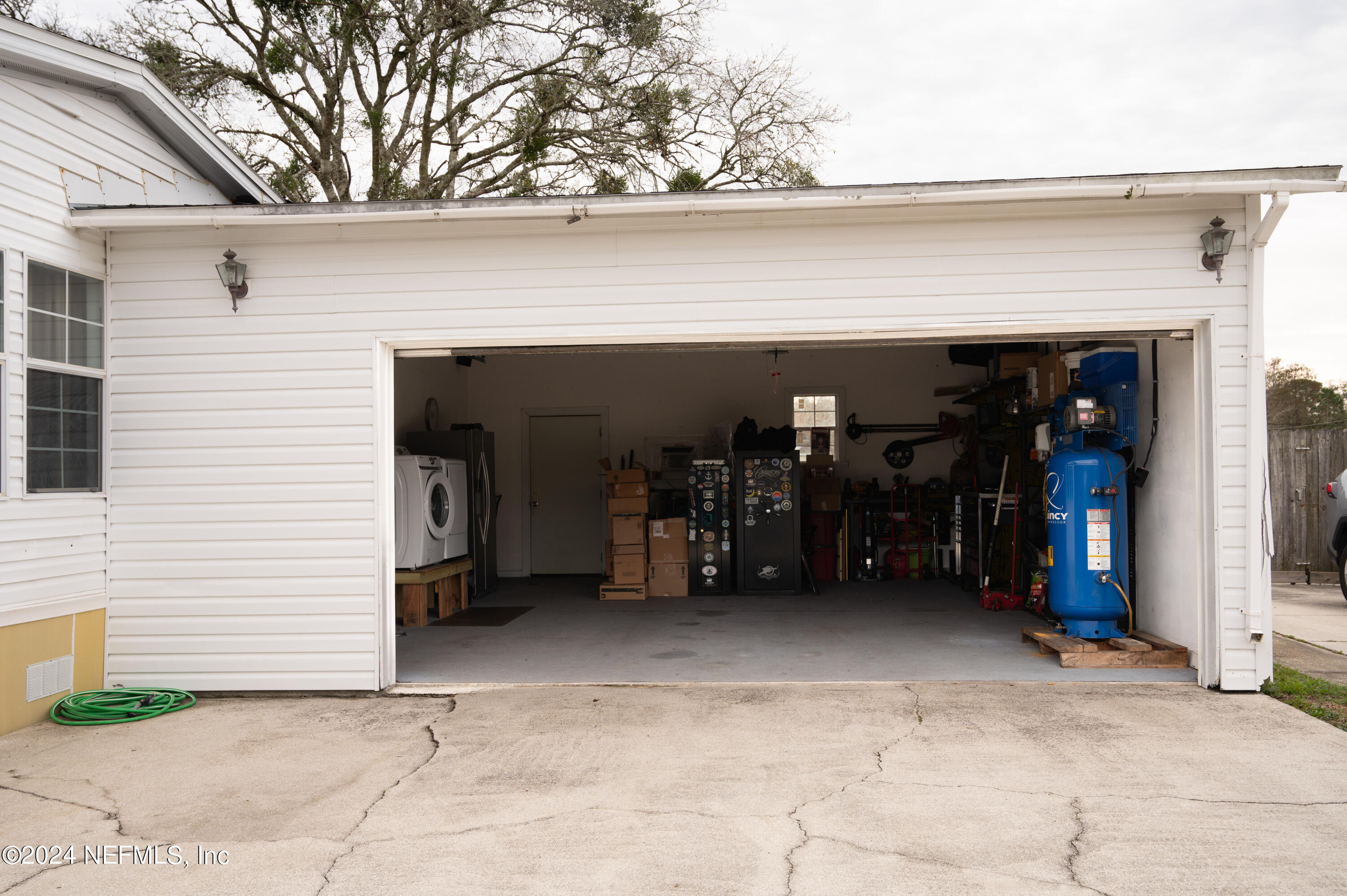 285 Dusty Road St. Augustine, FL 32095 - Photo 7 of 40 a view of a garage