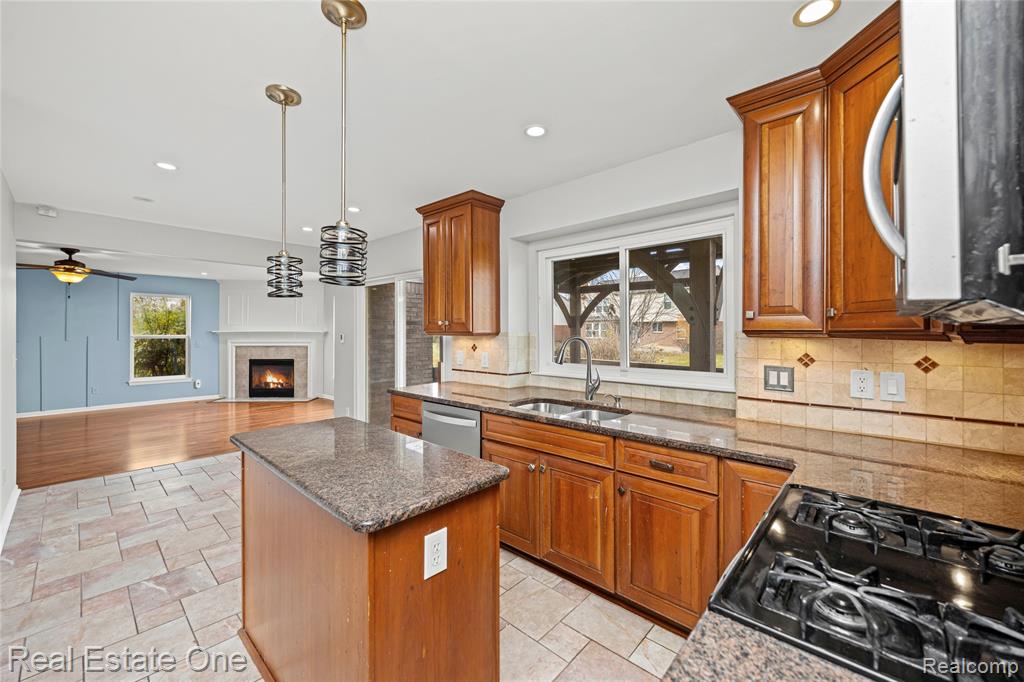 4648 Pond Run Canton, MI 48188 - Photo 14 of 47