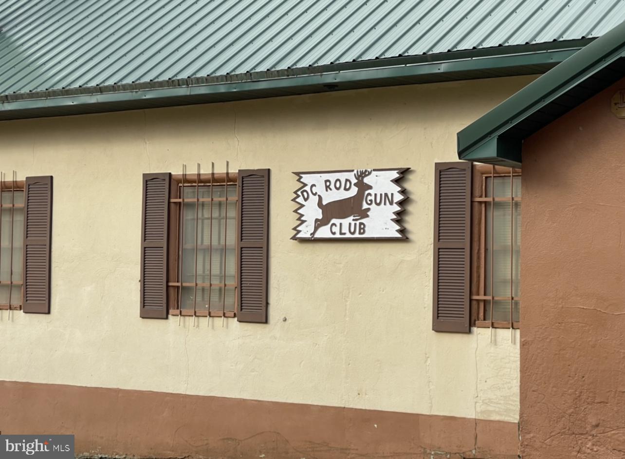 31 Bards Bridge Road Shamong, NJ 08088 - Photo 3 of 6 a wall painting