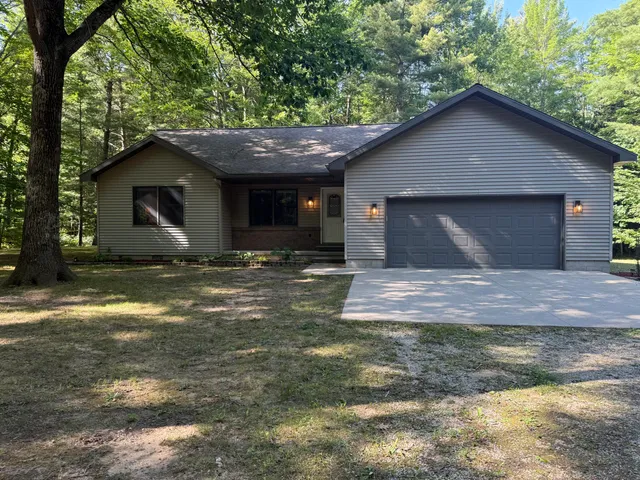 $345,000 | 4754 White Pine Lane, Cadillac, MI 49601