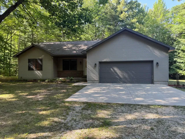 $345,000 | 4754 White Pine Lane, Cadillac, MI 49601