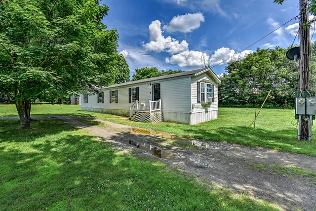 $189,750 | 175-179 Maple Avenue, Farmington, ME 04938