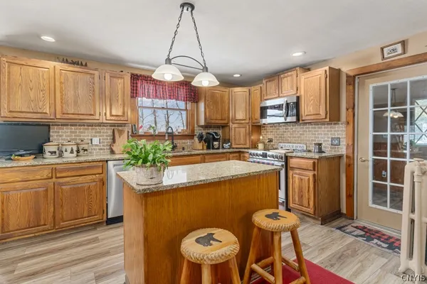 $374,900 | 10017 Mallory Road, New Hartford, NY 13413