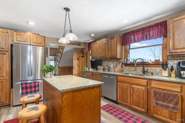 $399,900 | 10017 Mallory Road, New Hartford, NY 13413