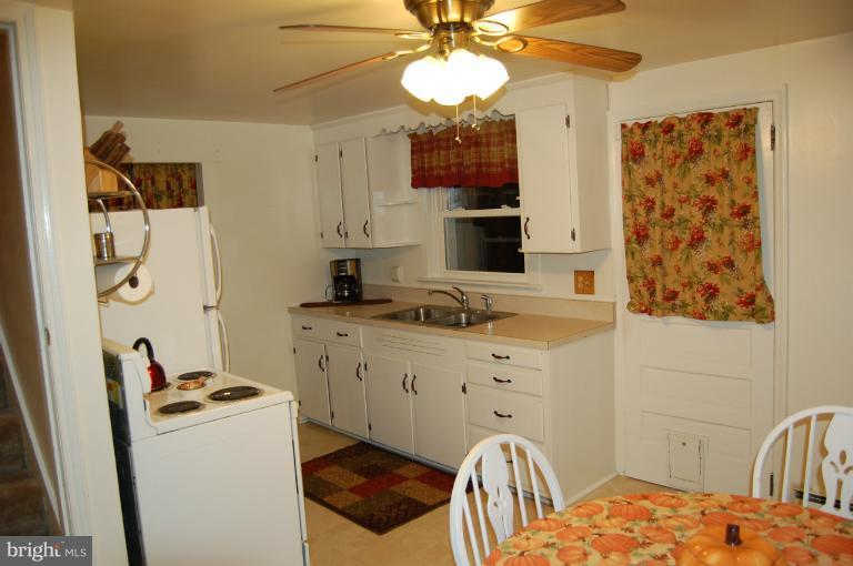 8316 Barnes Road Boonsboro, MD 21713 - Photo 2 of 15 Kitchen