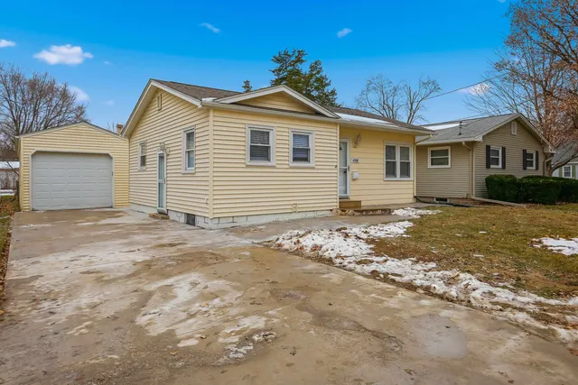 $165,000 | 4708 26th Avenue, Moline, IL 61265