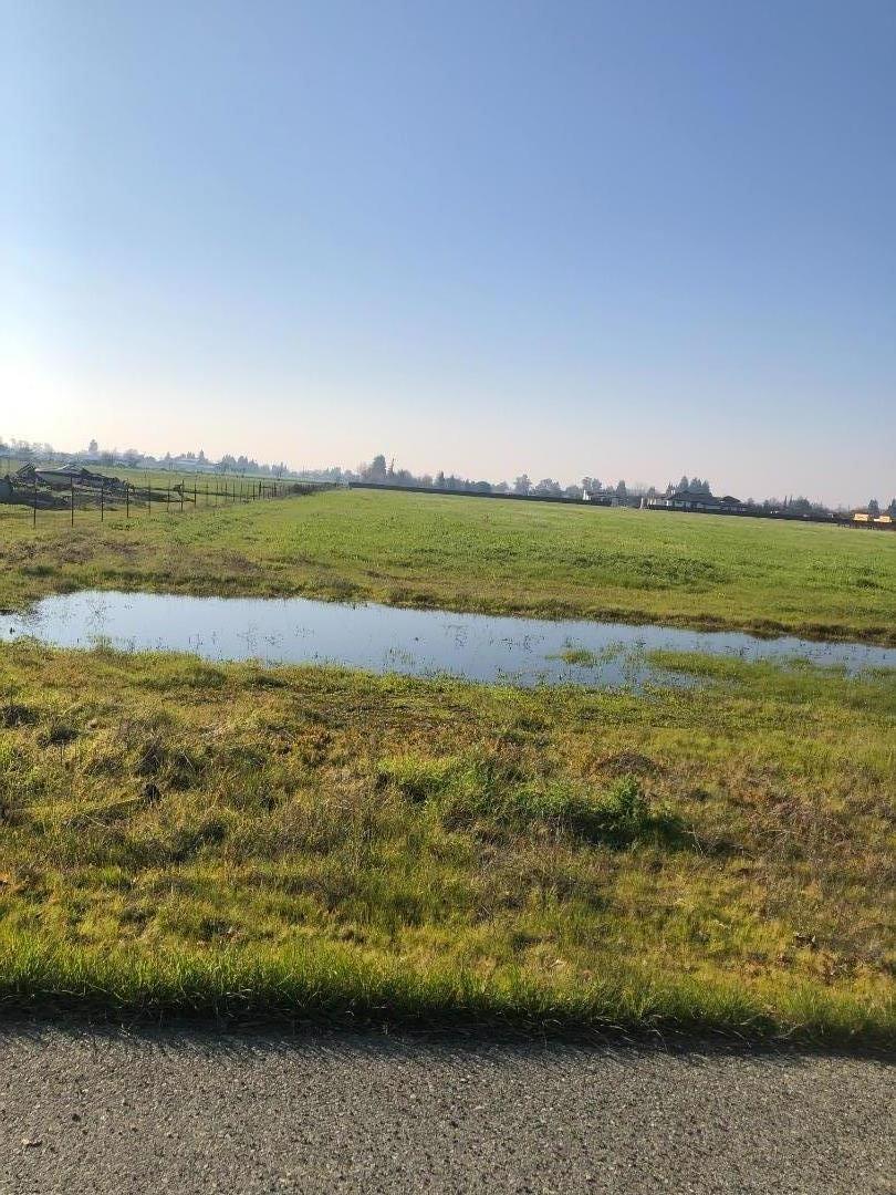 23487 North Tretheway Road Acampo, CA 95220 - Photo 3 of 6