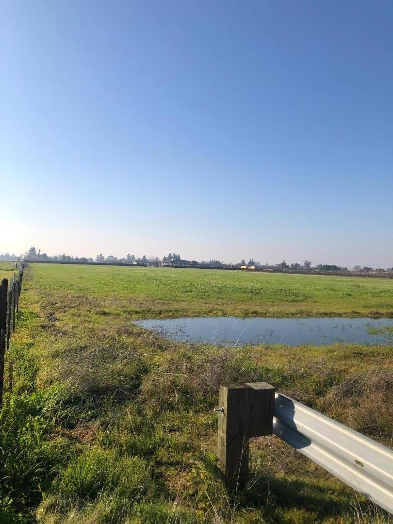 23487 North Tretheway Road Acampo, CA 95220 - Photo 5 of 6