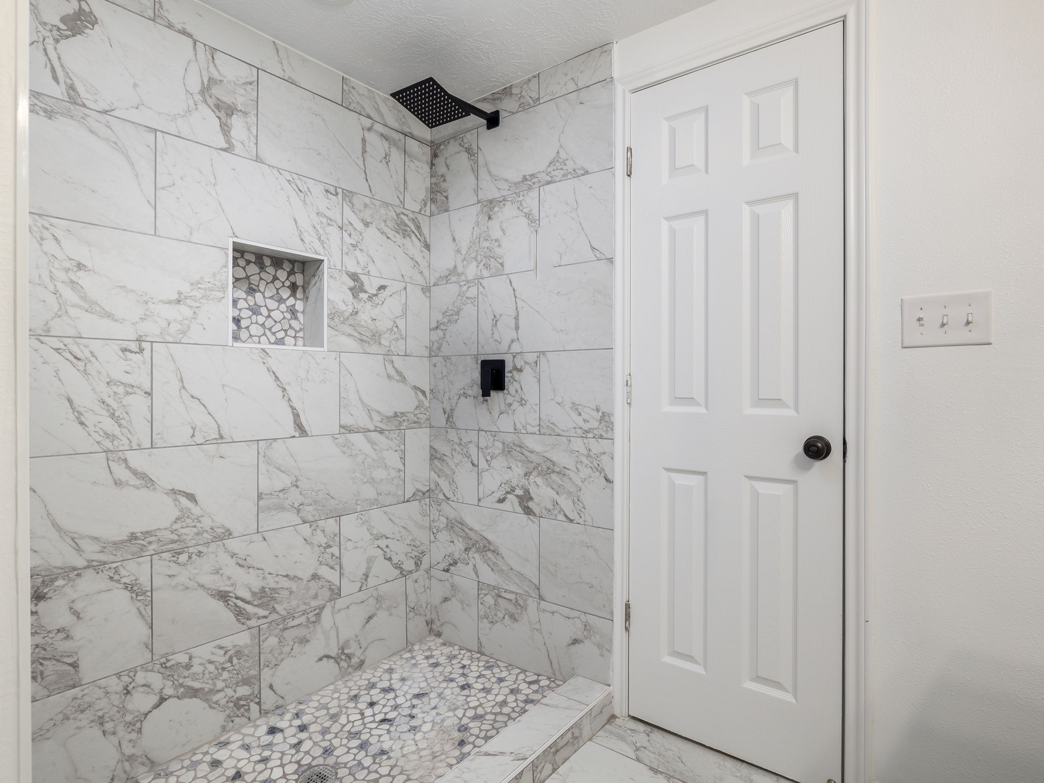 202 North Arendell Gause, TX 77857 - Photo 14 of 30 a bathroom with a shower