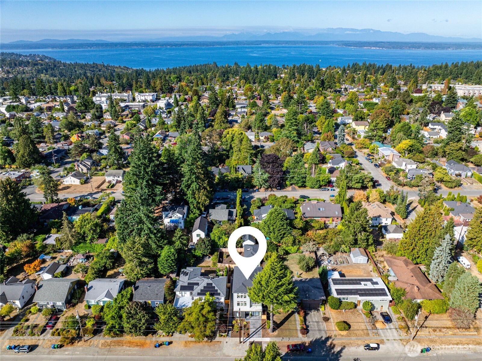 12037 Fremont Avenue North, Unit 1 Seattle, WA 98133 - Photo 3 of 30