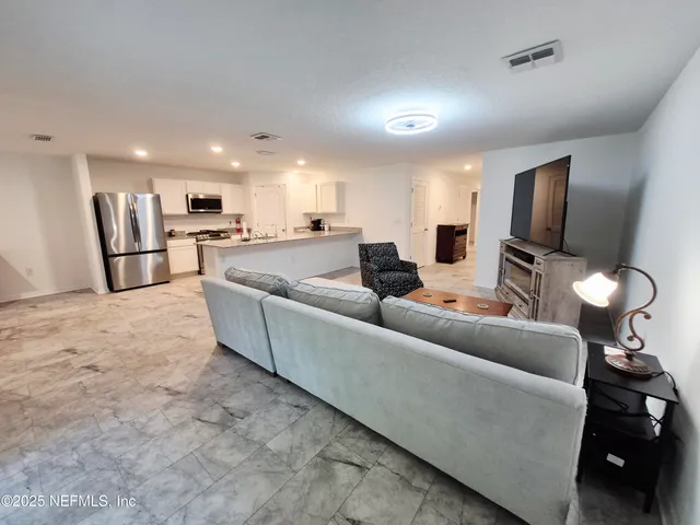 $275,000 | 497 Live Oak Loop, Crescent City, FL 32112