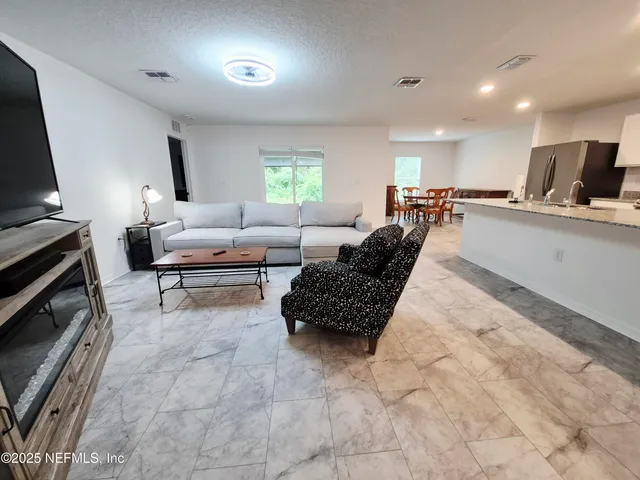 $275,000 | 497 Live Oak Loop, Crescent City, FL 32112