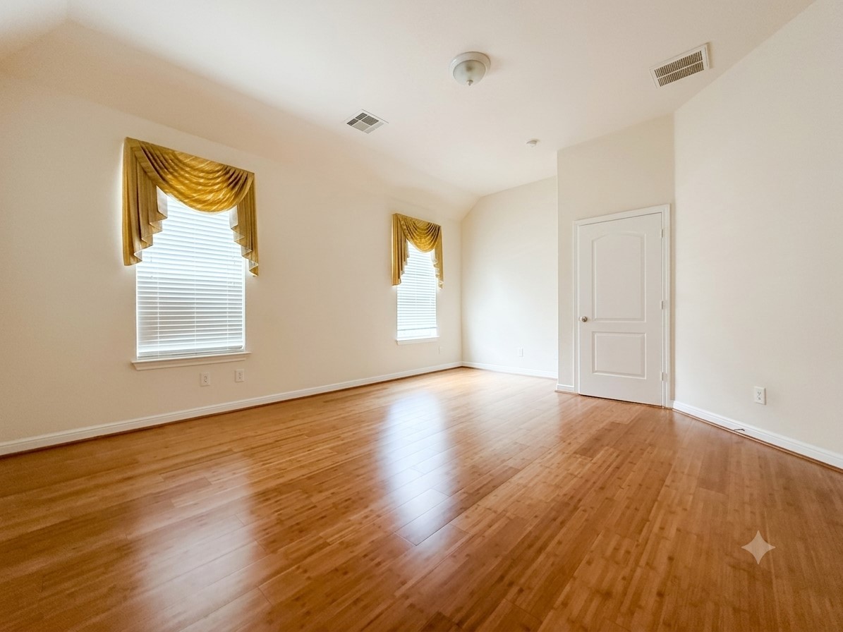 2818 Krenek Court Rosenberg, TX 77471 - Photo 10 of 21 Primary bedroom