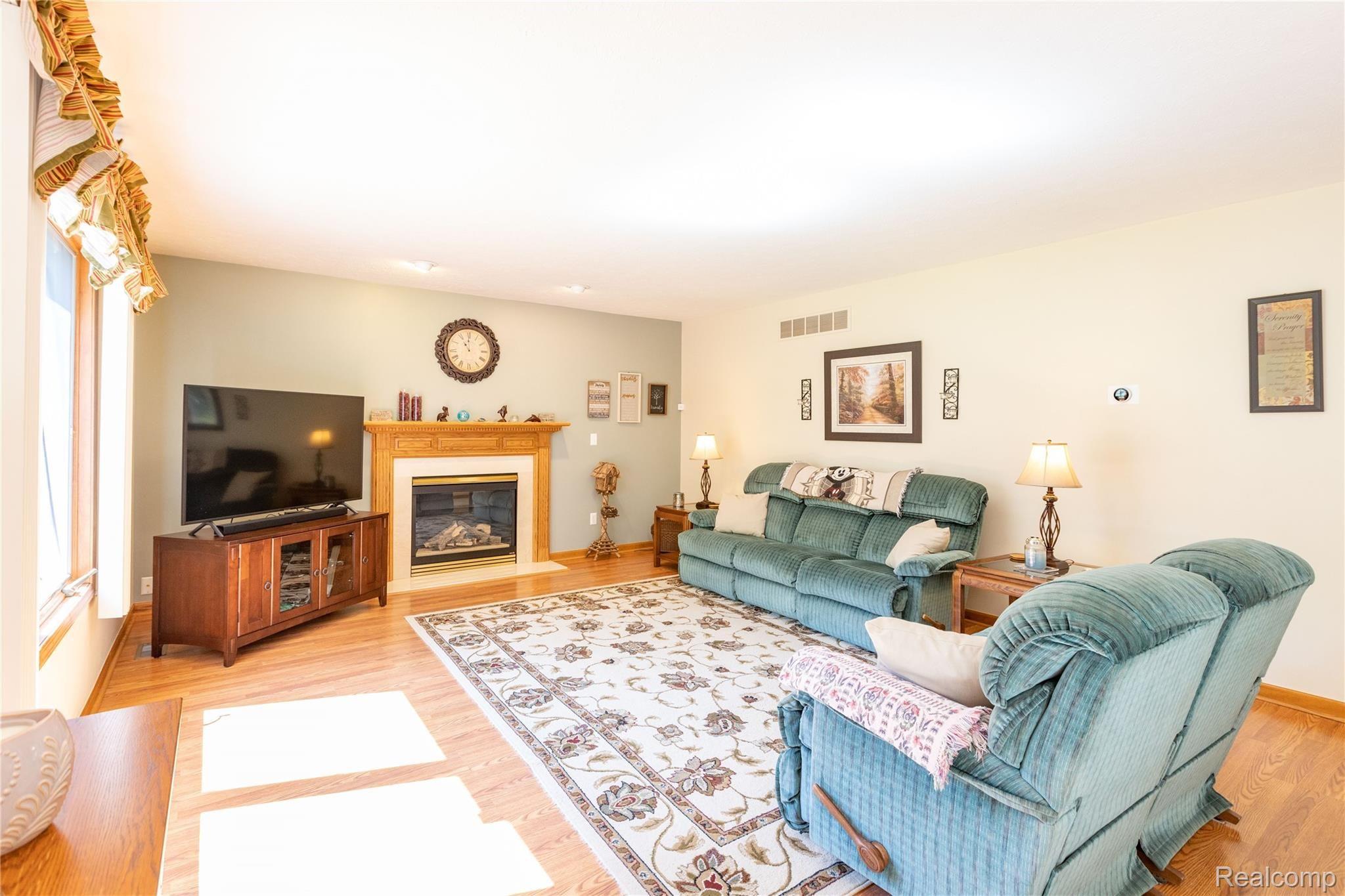 14555 Reeck Road Southgate, MI 48195 - Photo 13 of 36 14555 Reeck Rd, Southgate (11 of 36).jpg