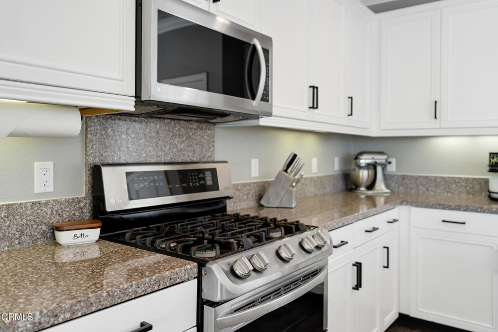 668 Whalen Way Oxnard, CA 93036 - Photo 12 of 57 a kitchen with granite countertop a stove and a sink