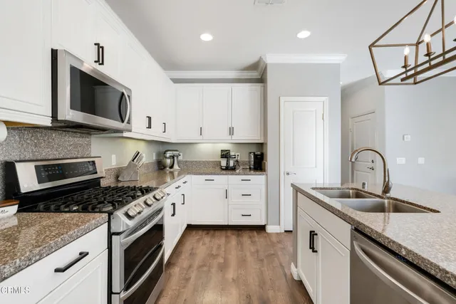 $939,900 | 668 Whalen Way, Oxnard, CA 93036