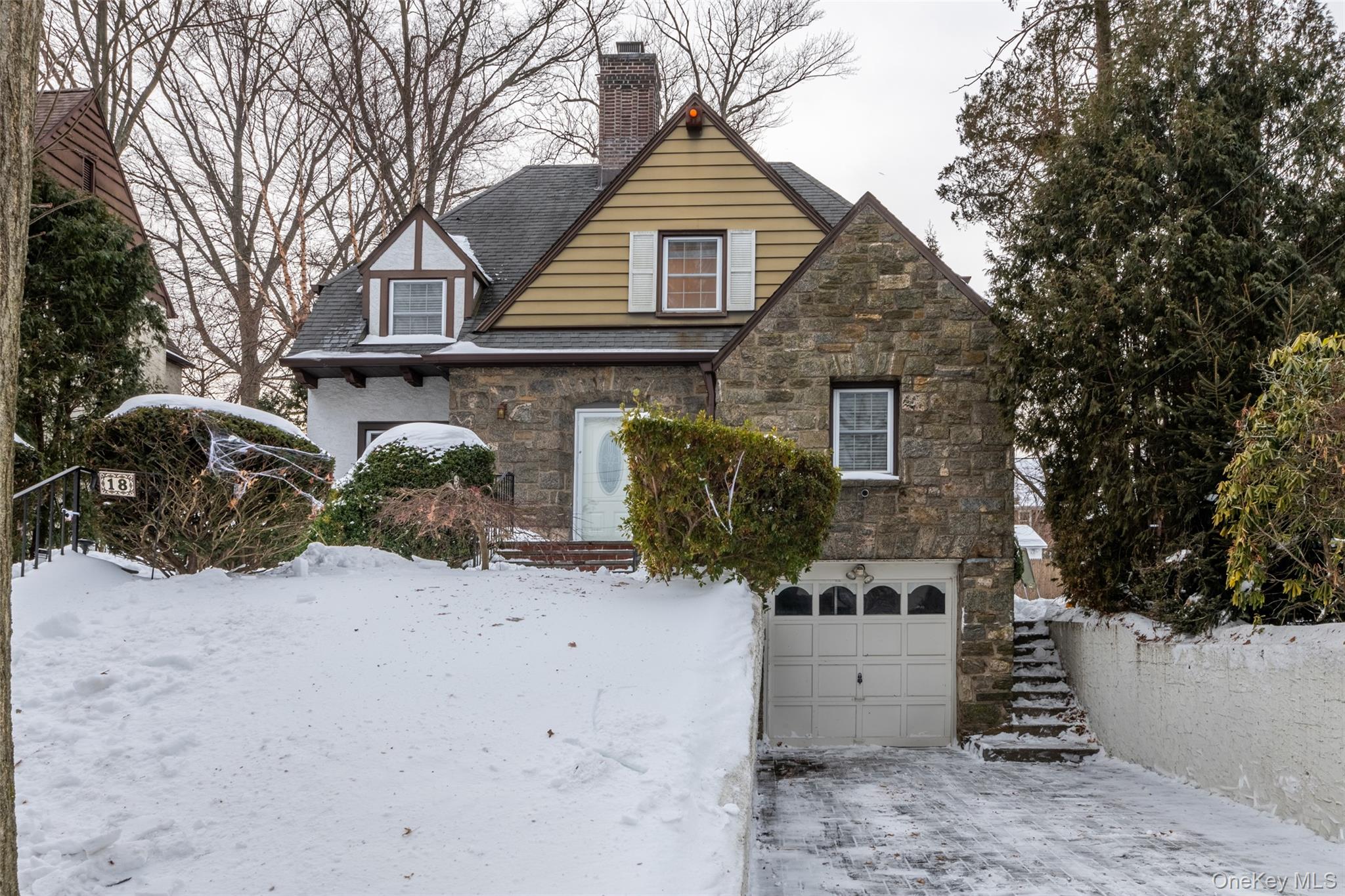 18 Bailey Place New Rochelle, NY 10801 - Photo 2 of 24