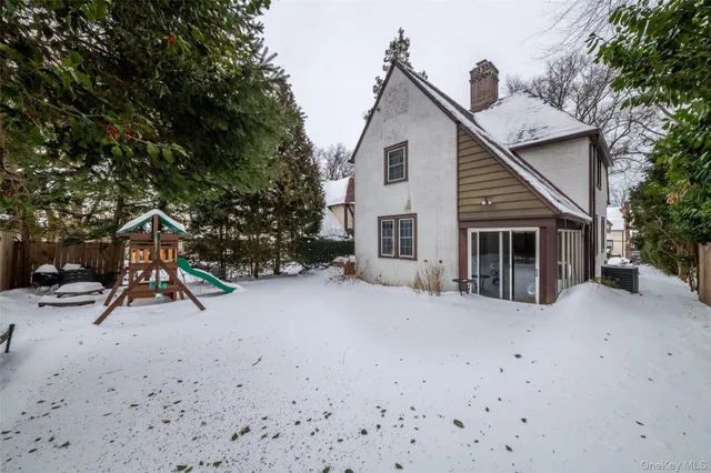 $1,150,000 | 18 Bailey Place, New Rochelle, NY 10801