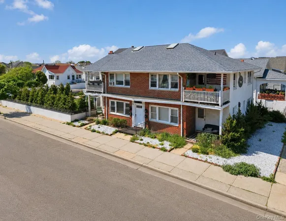 $3,000 | 725 East Broadway, Unit 4, Long Beach, NY 11561